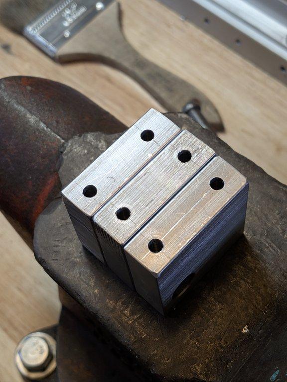 Boom drive pivot block support