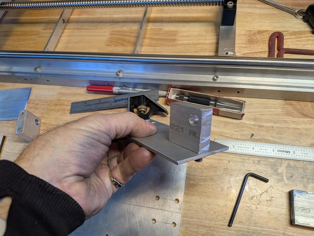 Boom drive pivot block support