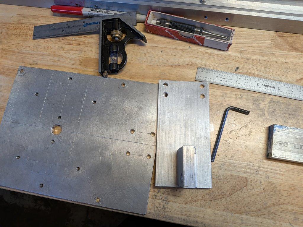 Boom drive pivot block support